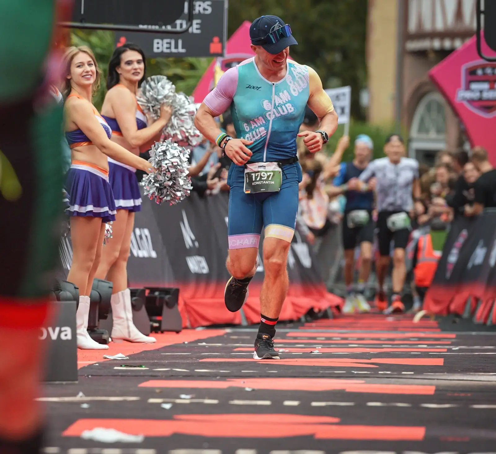 Konstantin Straßel beim Ironman-Zieleinlauf – Langdistanz-Finisher